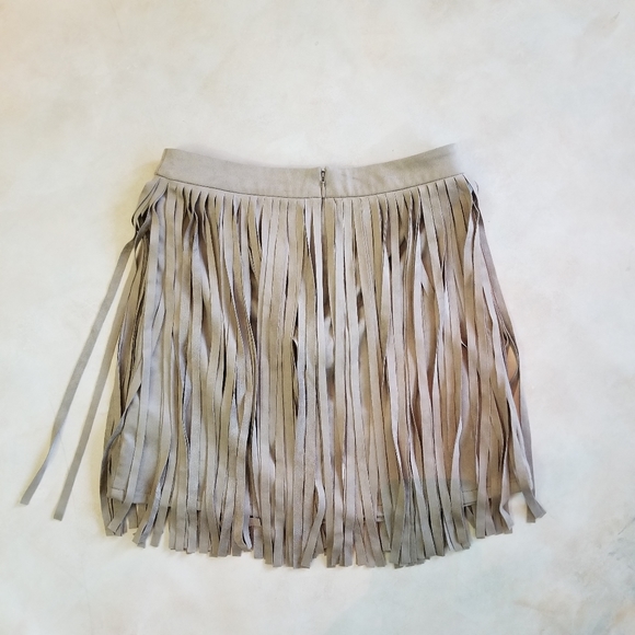NEW BB DAKOTA Faux Suede Fringe Mini Skirt - Picture 4 of 5